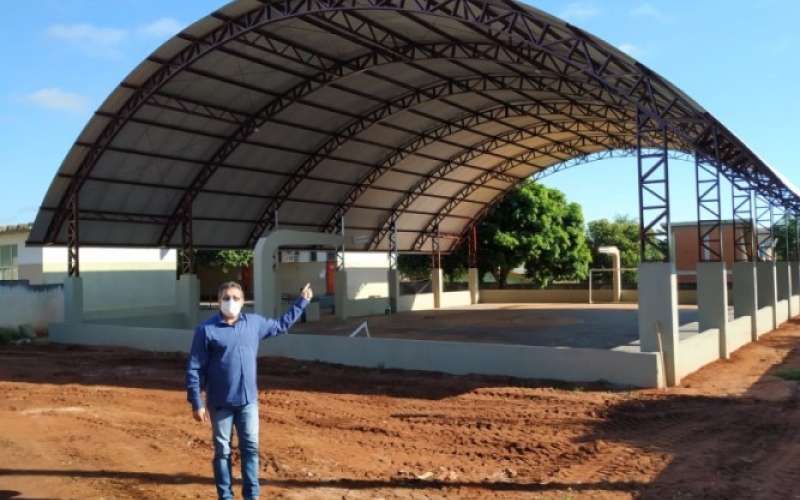 ESCOLAS MUNICIPAIS AMIM JOSÉ E ANTÔNIO PAULINO ESTÃO RECEBENDO QUADRAS POLIESPORTIVA COBERTA 