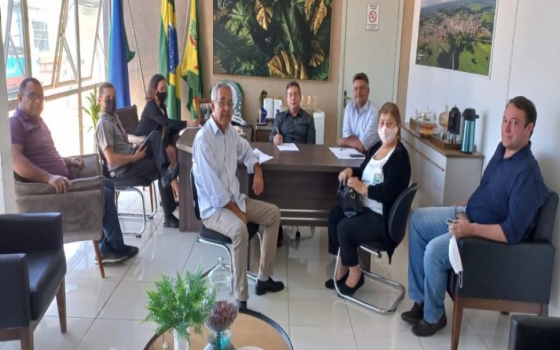 Prefeito Valdecy Costa recebeu representantes da APAE