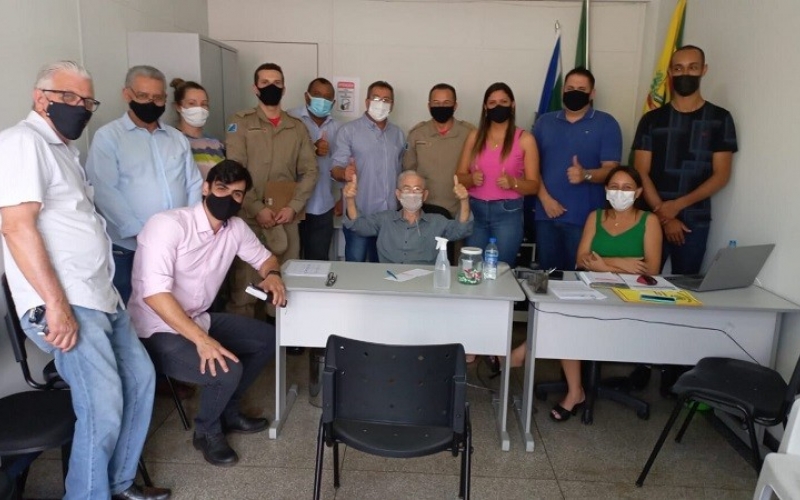 CORPO DE BOMBEIROS ESTEVE EM REUNIÃO COM PREFEITO, VICE E VEREADORES.