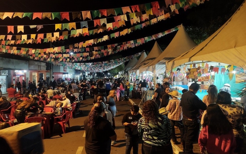 PREFEITURA DE CASSILÂNDIA E SECRETARIA DE EDUCAÇÃO RESGATAM A CULTURA E VOLTAM A REALIZAR A FESTA JUNINA